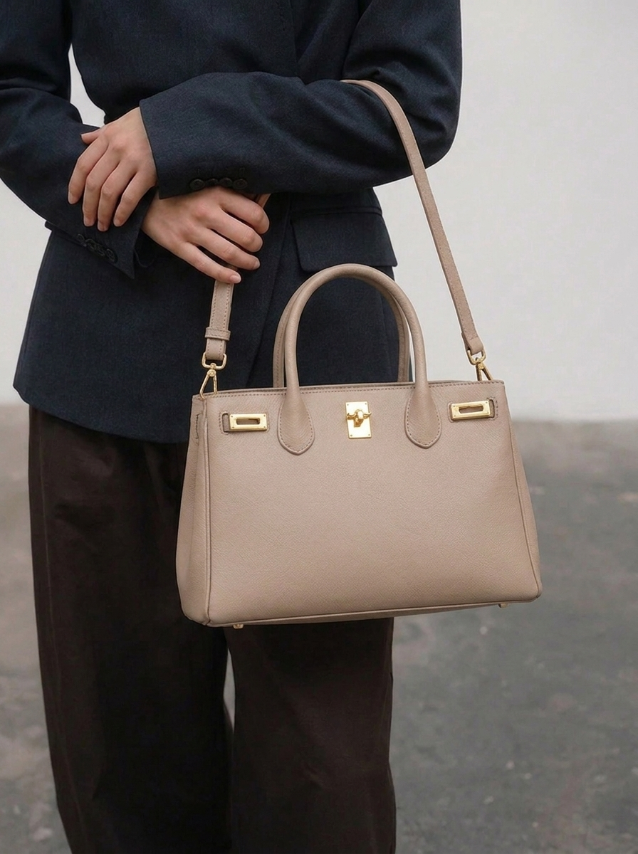 Medium Structured Lock Bag