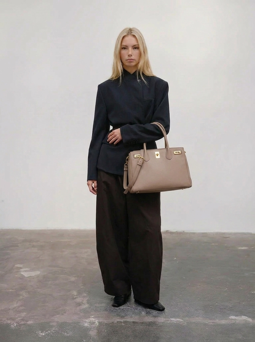 Medium Structured Lock Bag